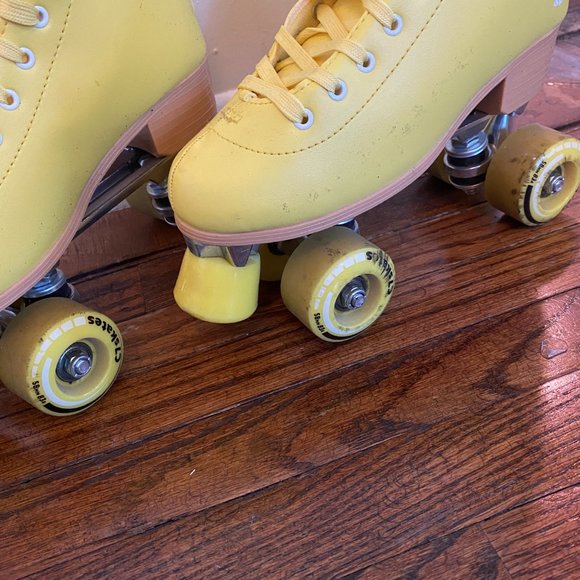C7 | Yellow Roller Skates - Picture 4 of 7